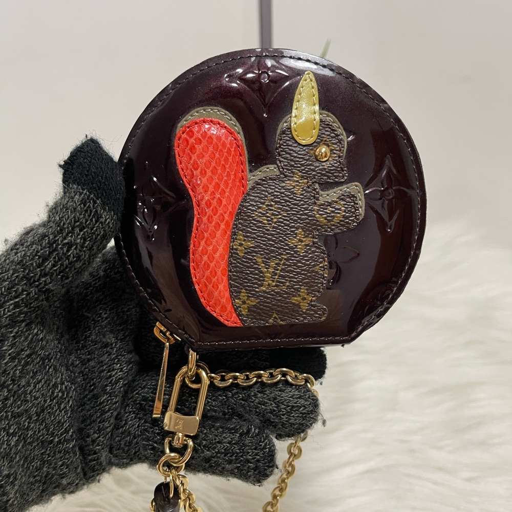 Vernis Animania Ecureuil Squirrel Round Coin Purse/ Bag Charm Amarante - Picture 3 of 16